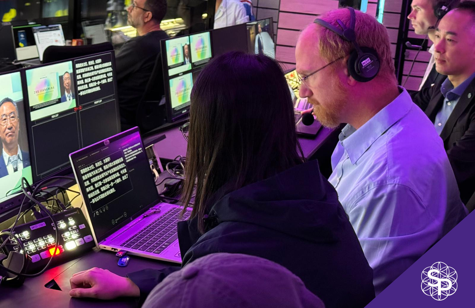 Opérateur prompteur expérimenté vs. senior : quelle différence pour ton événement ?