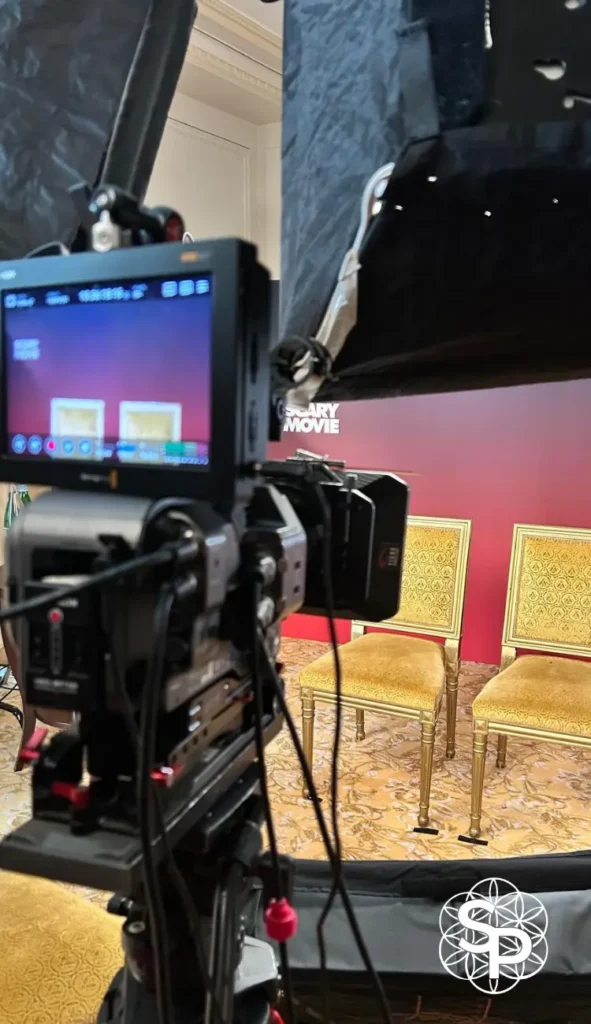 Tournage avec prompteur caméra Interrotron par Solutions Prompteur, Paris. Scary Movie 6, Junket